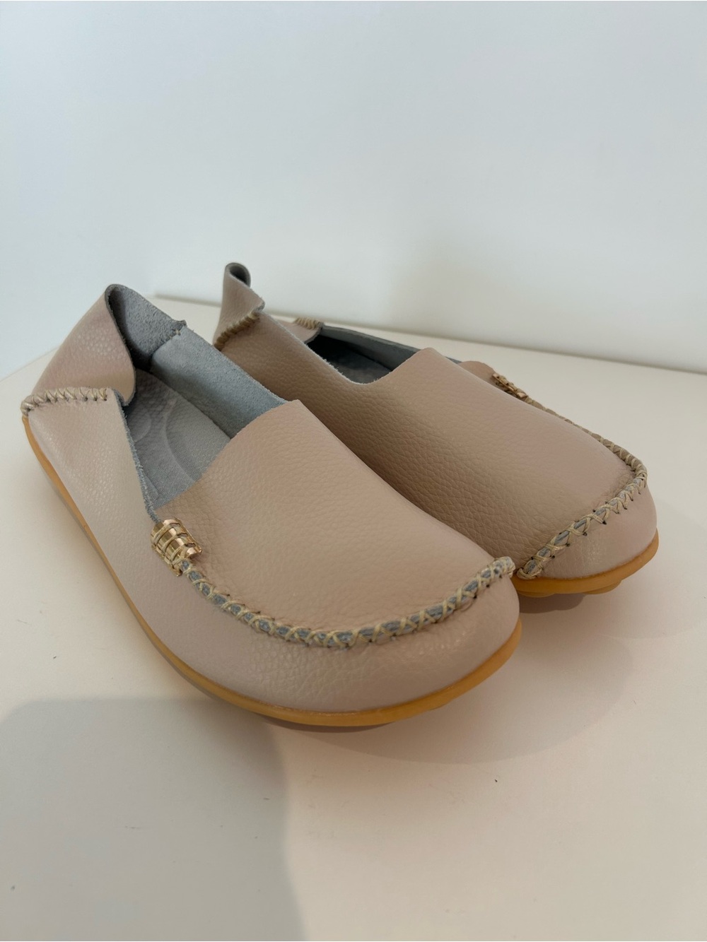 NWOT Leather Driving Loafers Comfort Shoes Slip On Flats Beige EU 41 Women US 10